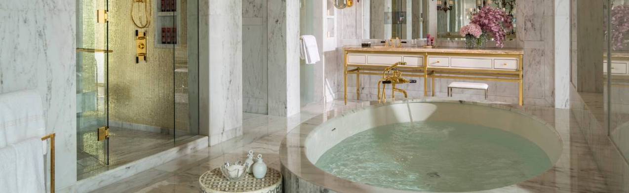 FSHJumeirahBathroomSlider.jpeg