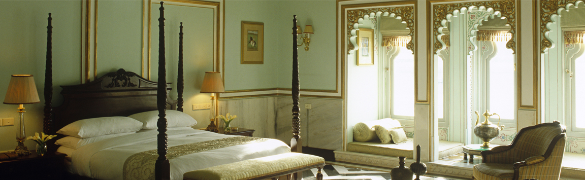 Slider2TajLakePalaceExt.jpg
