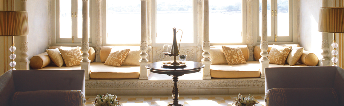 Slider3TajLakePalaceExt.jpg